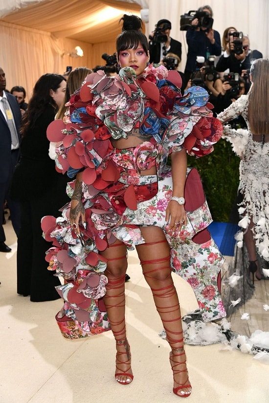 In Comme des Garçons for the Met Gala May 1 2017. min