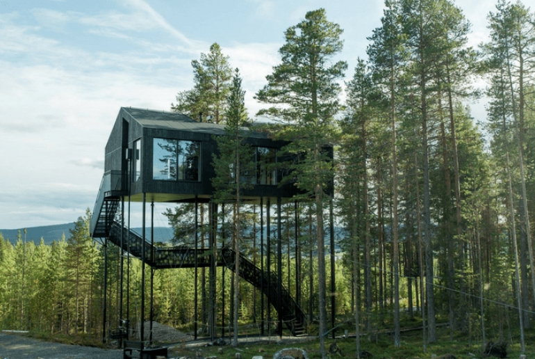 Ένα απίστευτο πολυτελές ξενοδοχείο δενδρόσπιτο στην Σουηδία