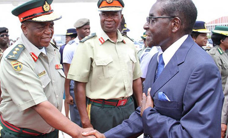 Ο πρόεδρος Μουγκάμπε και ο στρατηγός Τσιουένγκα