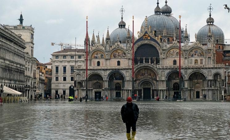 Μετά τη Βενετία, οι πλημμύρες απειλούν Πίζα και Φλωρεντία