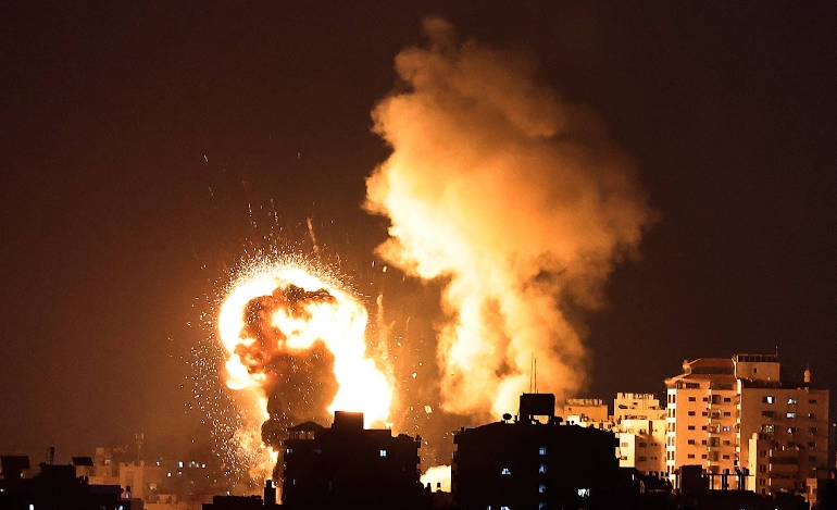 Αισιοδοξία Μπάιντεν για τέλος της κρίσης στη Γάζα εν μέσω βομβαρδισμών