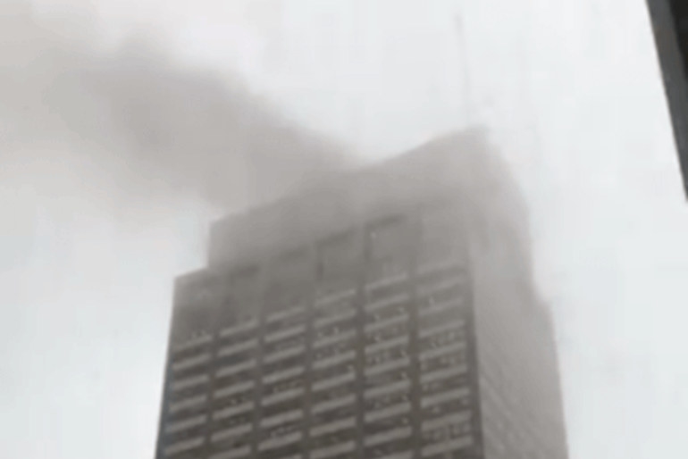 Νέα Υόρκη: Ελικόπτερο συνετρίβη σε ουρανοξύστη στο Μανχάταν