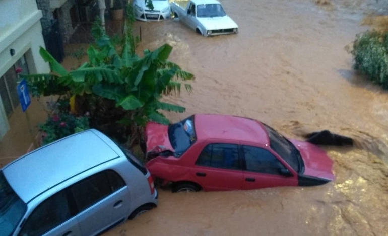 Πλημμύρες πνίγουν την Χερσόνησο στην Κρήτη