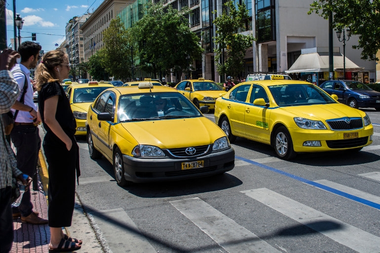 Οι ταξιτζήδες απεργούν κατά της UBER