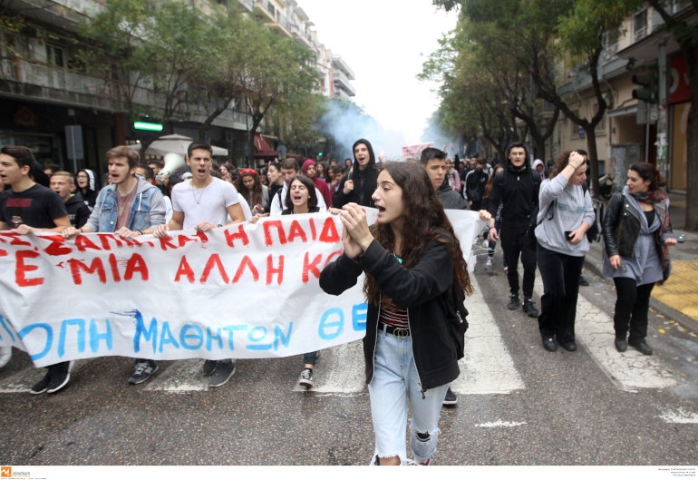 ΔιαΝΕΟσις: Χαμηλές οι επιδόσεις των Ελλήνων μαθητών στα σχολεία