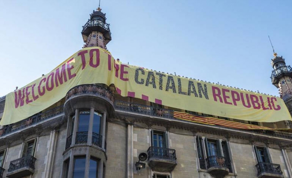 Αναστολή της αυτονομίας της Καταλονίας αποφάσισε ο Ραχόι αφού έληξε και το δεύτερο τελεσίγραφο