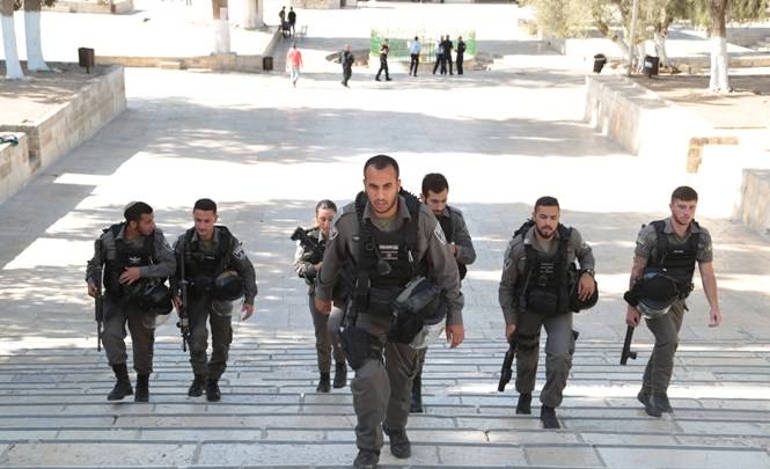 Απαγόρευση προσευχών στην Ιερουσαλήμ μετά την επίθεση κατά αστυνομικών με 3 νεκρούς και 3 τραυματίες