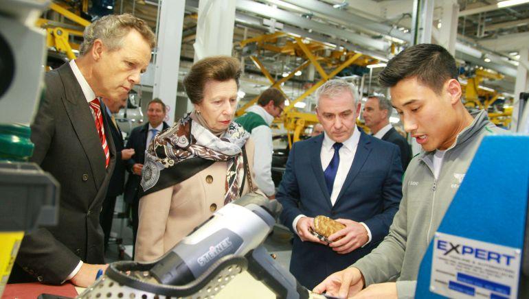 Η πριγκίπισσα Άννα ανοίγει νέο κέντρο έρευνας και ανάπτυξης στη Bentley