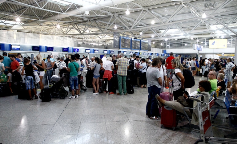 Χάος σε δεκάδες αεροδρόμια από την κατάρρευσης των συστημάτων check-in