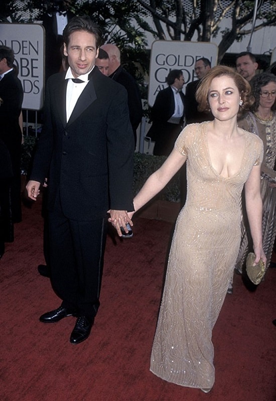 Gillian Anderson and David Duchovny at an event for The 54th Annual Golden Globe Awards 1997 min