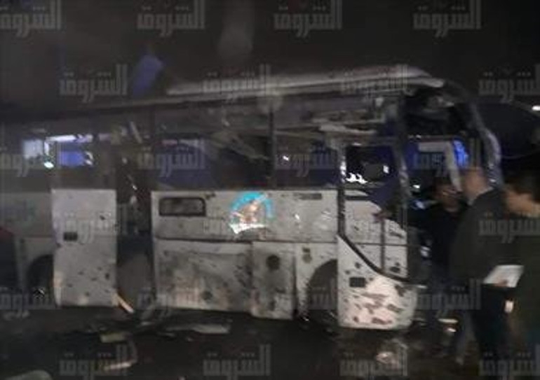 Τουλάχιστον 2 νεκροί και 14 τραυματίες από την έκρηξη σε τουριστικό λεωφορείο στο Κάιρο