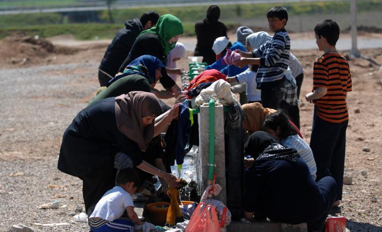 Πρόσφυγες: Εντάσεις στα κέντρα φιλοξενίας και στην κυβέρνηση 