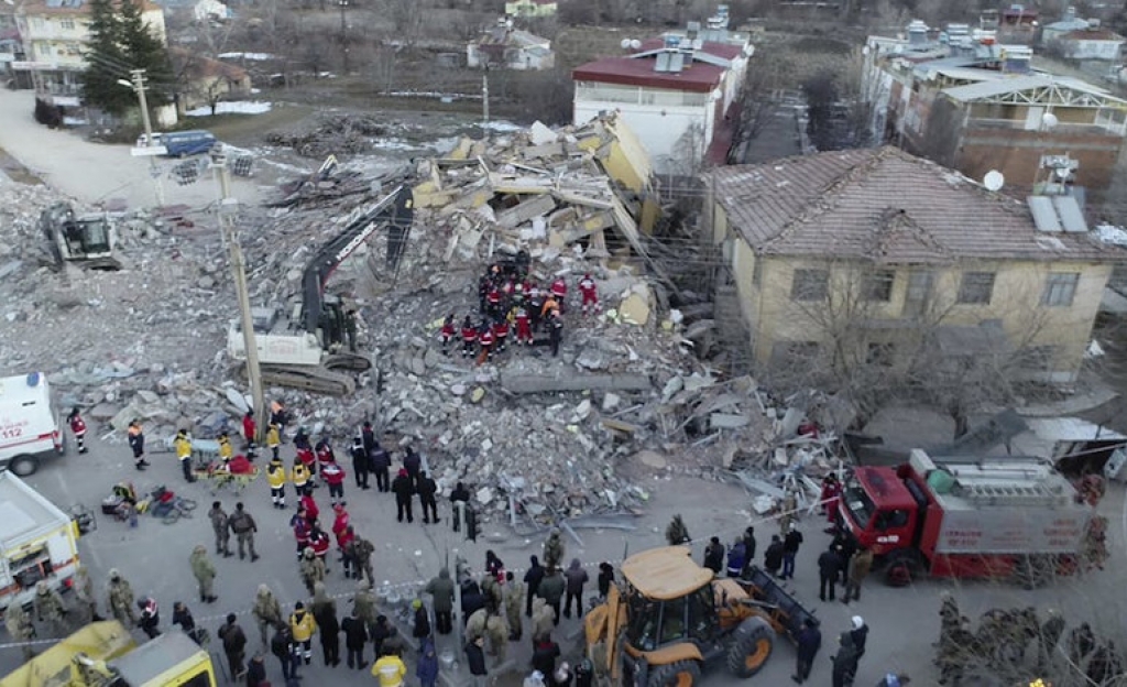 Τουρκία: Στους 39 οι νεκροί του σεισμού, τελευταίες προσπάθειες των σωστικών συνεργείων