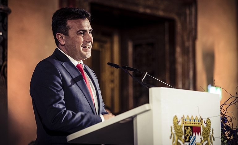 Παραιτήθηκε ο Ζάεφ, με υπηρεσιακή κυβέρνηση η Β.Μακεδονία