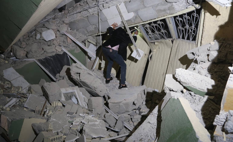 Εκατοντάδες νεκροί από τον σεισμό στο Ιράκ