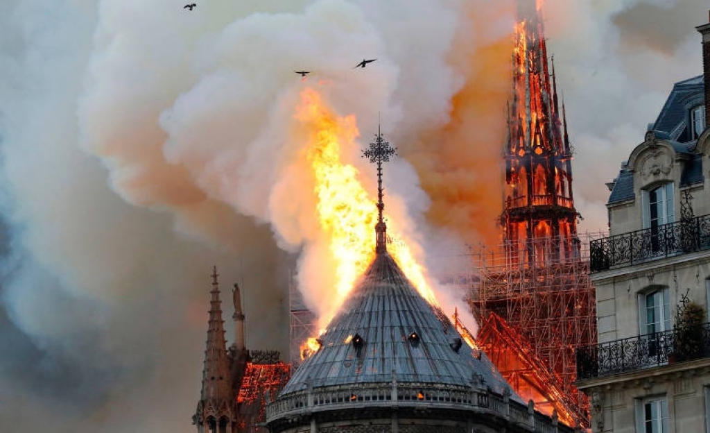 Παγκόσμια εκστρατεία για την αποκατάσταση της Notre Dame ξεκινά ο Μακρόν