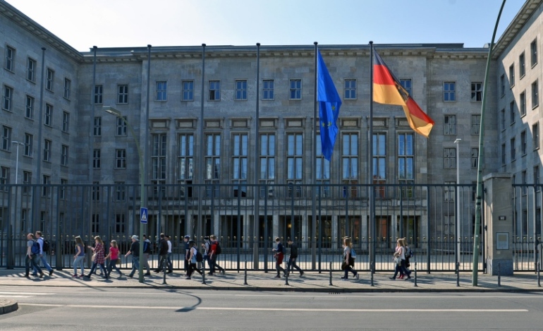 Το Βερολίνο επιμένει για 50 δισ. αποκρατικοποιήσεις