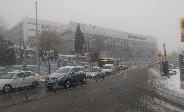 Αγορά κατά Μπουτάρη για την προτροπή να κλείσουν τα μαγαζιά για να αντιμετωπισθεί το χιονι