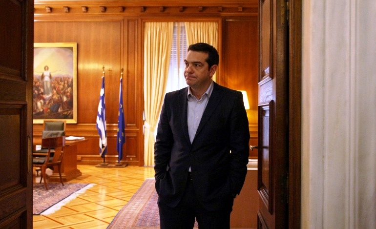Ο Τσίπρας ενημερώνει τους πολιτικούς αρχηγούς για Eurogroup-Κυπριακό