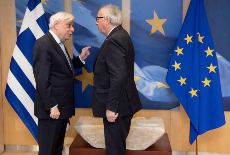 Γιούνκερ: Η παραμονή της Ελλάδας στην ευρωζώνη ένα από τα μεγαλύτερα επιτεύγματα