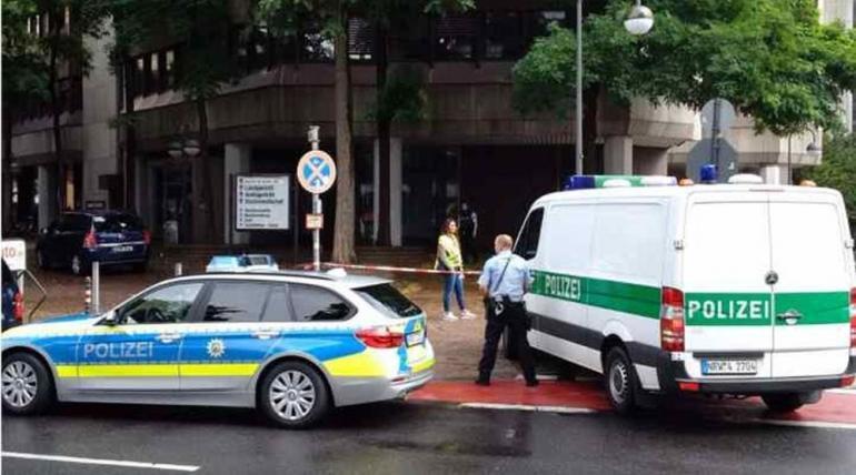Γερμανία: Ένοπλη γυναίκα εισέβαλε σε γραφείο ευρέσεως εργασίας στην Κολωνία