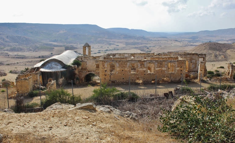 Το Μαρωνίτικο μοναστήρι του Προφήτη Ηλία στο χωριό της Αγίας Μαρίνας που έχει εγκαταλειφθεί από τους κατοίκους του μετά την εισβολή.