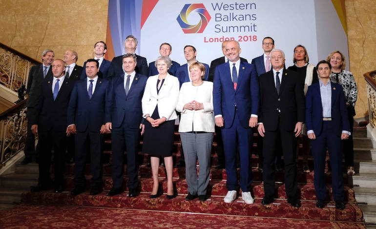 Στη σύνοδο κορυφής των Δυτικών Βαλκανίων τον Ιούλιο 2018 Ζάεφ και Ράμα χαμογελούσαν θεωρώντας βέβαιη την ημερομηνία έναρξης των ενταξιακών διαπραγματεύσεων με την ΕΕ