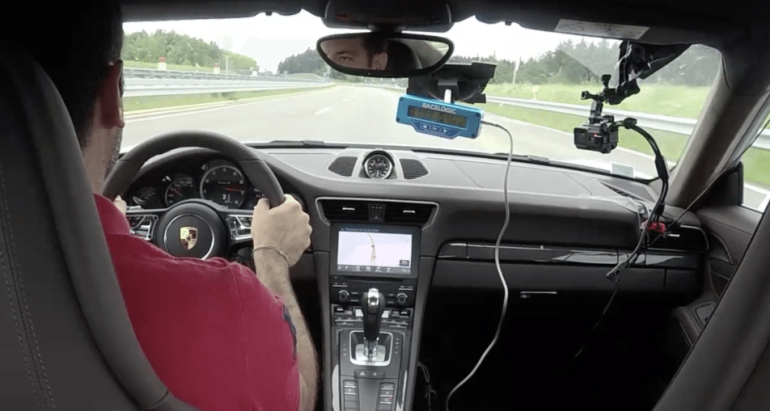 Πως είναι να πιάνεις τελική με μια 911 Turbo S; (video)