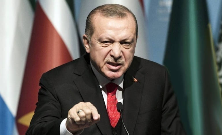Ο Ερντογάν προετοιμάζει τους Τούρκους για πολεμικές θυσίες ενώ η οικονομία τους καταρρέει