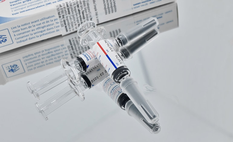 Covid-19: Δεκάδες υποψήφια εμβόλια, πράσινο φως για δοκιμές