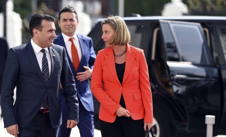 Η πρόταση της Ε.Ε. για ένταξη Αλβανίας και ΠΓΔΜ παρέκαμψε και ενοχλεί την κυβέρνηση