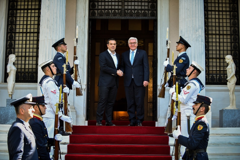 Νέα αρχή στις ελληνογερμανικές σχέσεις βλέπει ο Τσίπρας - Συνάντηση με Σταϊνμάιερ στο Μαξίμου
