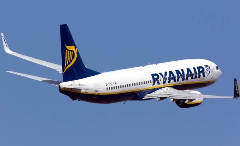 Η Ryanair διακόπτει τις πτήσεις από Αθήνα για Θεσσαλονίκη