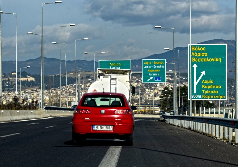 Αντιδρούν οι συγκοινωνιολόγοι στην πρόταση Σπίρτζη για αύξηση ορίων ταχύτητας στις εθνικές οδούς