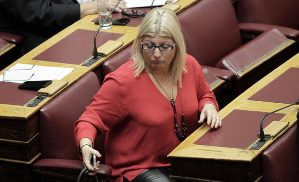Επτά βουλευτές του ΣΥΡΙΖΑ δεν τεκνοθετούν πολιτικά την αναδοχή από ομόφυλα ζευγάρια