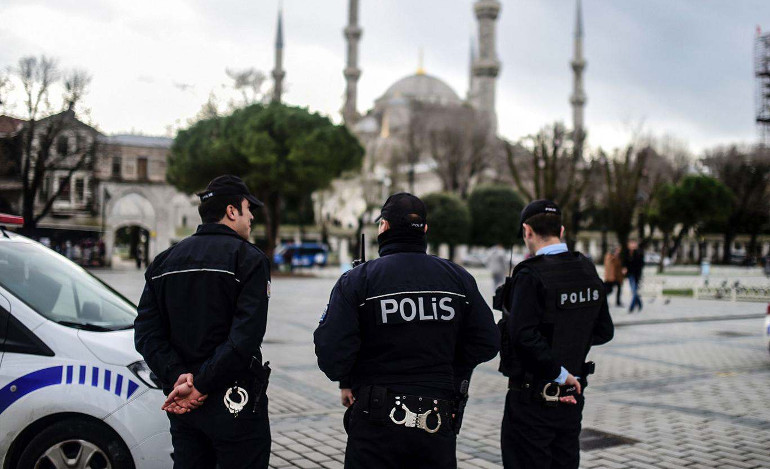 Η πολιτική αναταραχή καταβαραθρώνει τον τουρκικό τουρισμό