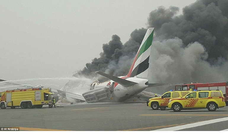 Πτήση της Emirates πήρε φωτιά στον αερα και προσγειώθηκε με ασφάλεια στο Ντουμπά
