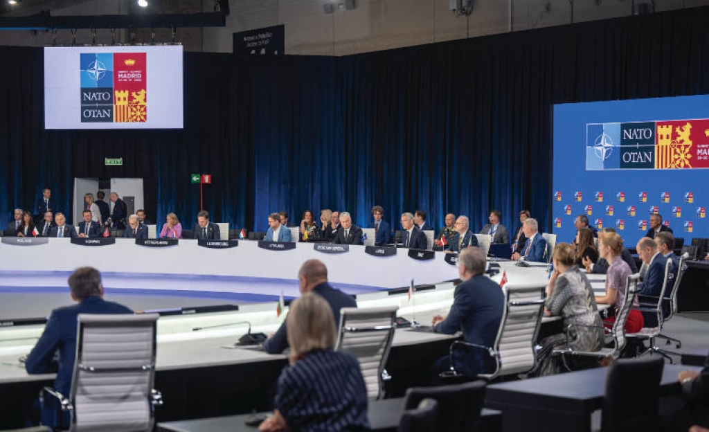 Σύνοδος ΝΑΤΟ: Πρωτοβουλίες, συμβιβασμοί και ελλείψεις