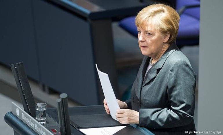 Η Μέρκελ συνδέει τις χρηματοδοτήσεις με τις υποχρεώσεις των χωρών μελών της ΕΕ
