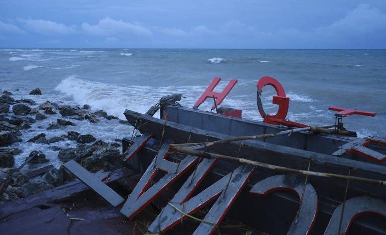 Αυξάνεται ο αριθμός των θυμάτων από το τσουνάμι στην Ινδονησία