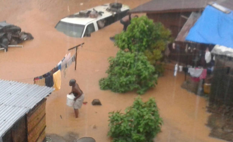 Εκατοντάδες νεκροί από τις κατολισθήσεις μετά τις πλημμύρες στη Σιέρα Λεόνε