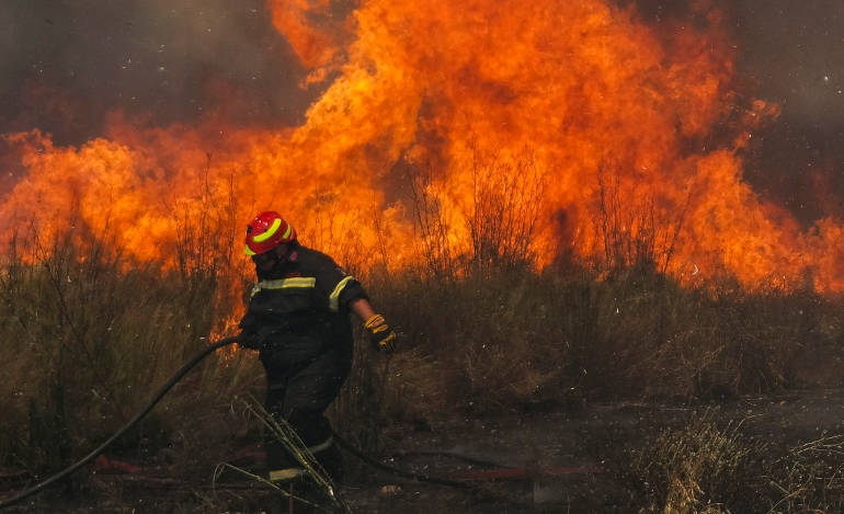Τρεις φωτιές απο πτώση κεραυνών στην Χαλκιδική