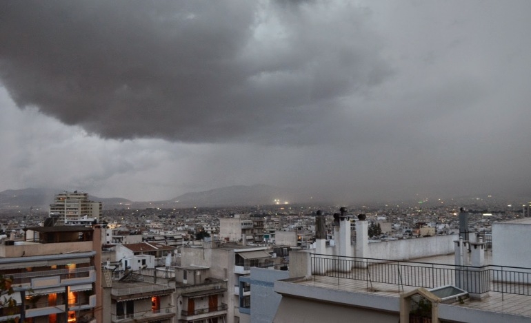 «Καμπανάκι» από τους μετεωρολόγους: Βροχές και καταιγίδες ως και την Πέμπτη