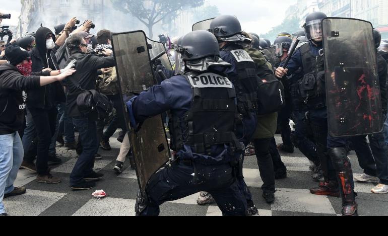 Παρίσι: Σκληρές συγκρούσεις μεταξύ διαδηλωτών και αστυνομίας (video)