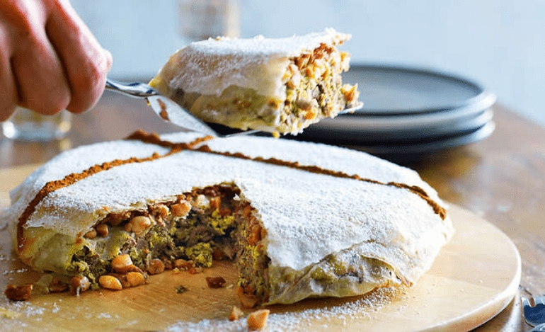 Παστίλα ή μπαστίλα, μαροκινή κοτόπιτα με ζάχαρη άχνη