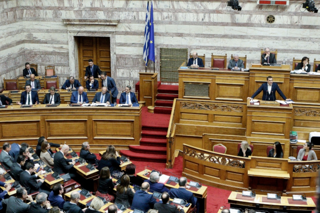 Ώρα του πρωθυπουργού: Κόντρα Μητσοτάκη-Τσίπρα για τη διαφθορά
