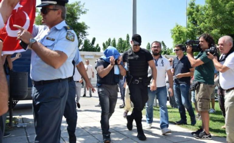 Ευρωπαϊκή ανησυχία για την τύχη των 8 τούρκων φυγάδων που ζήτησαν άσυλο στην Ελλάδα