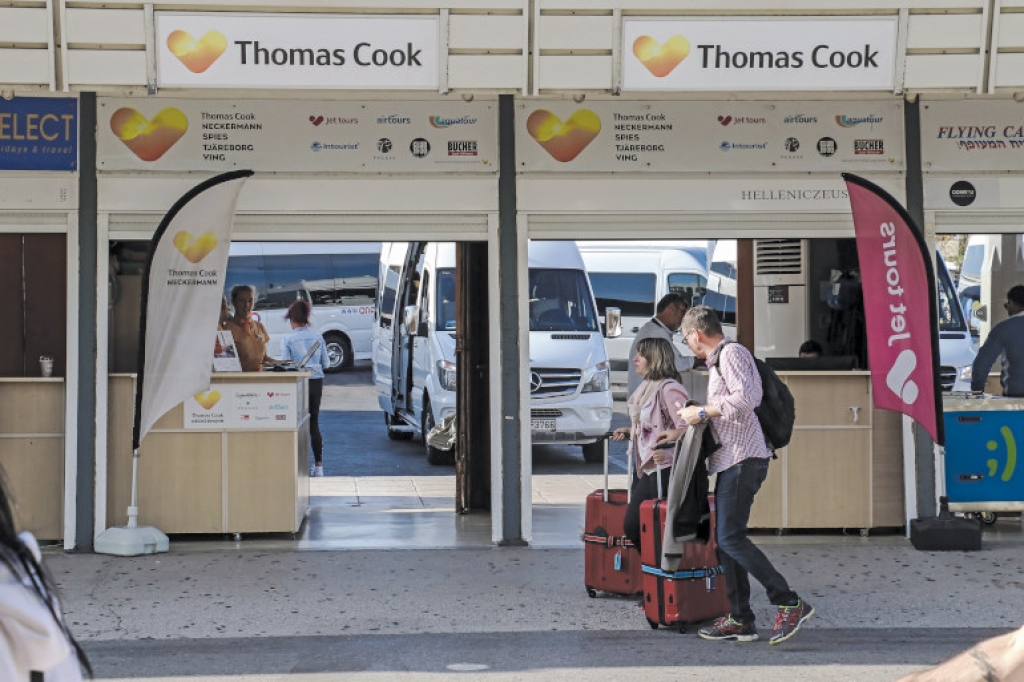 Το «κανόνι» της Thomas Cook πλήττει τον τουρισμό