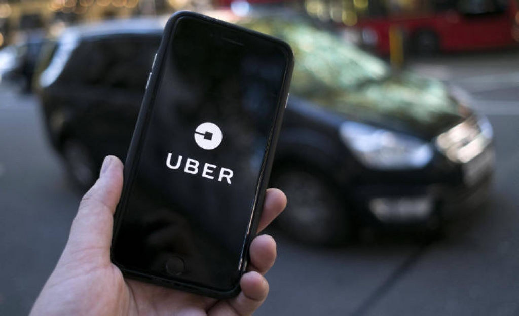 Από Τρίτη η Uber αναστέλλει την υπηρεσία UberX στην Αθήνα