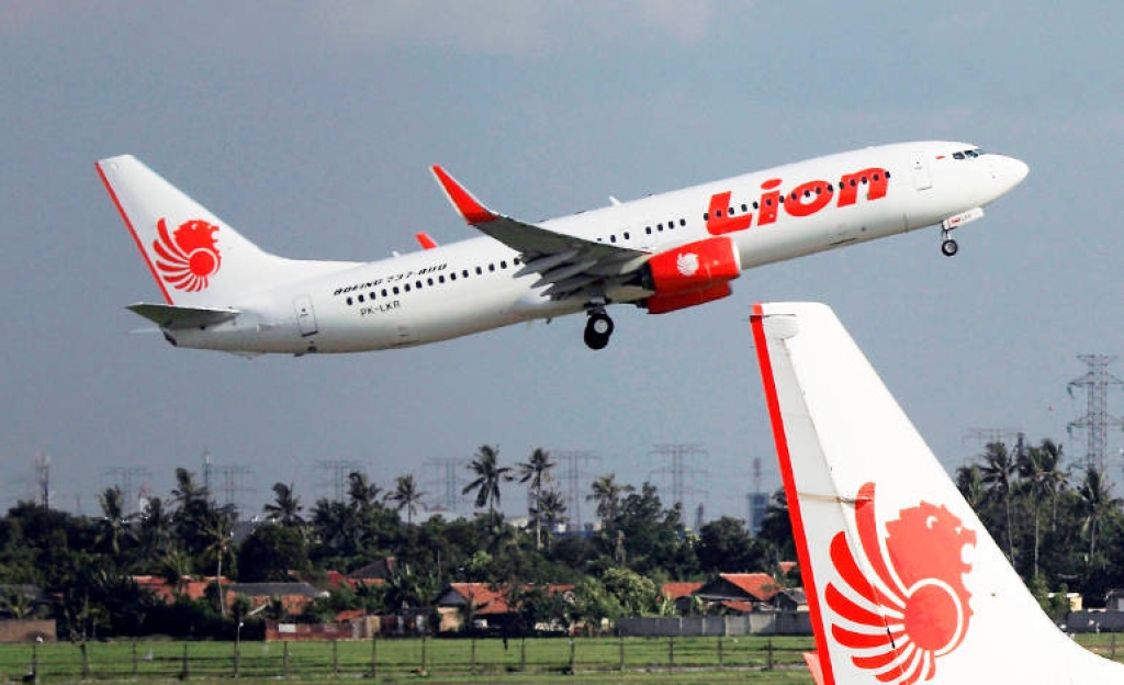 Ινδονησιακό αεροπλάνο με 189 επιβάτες έπεσε στη θάλασσα